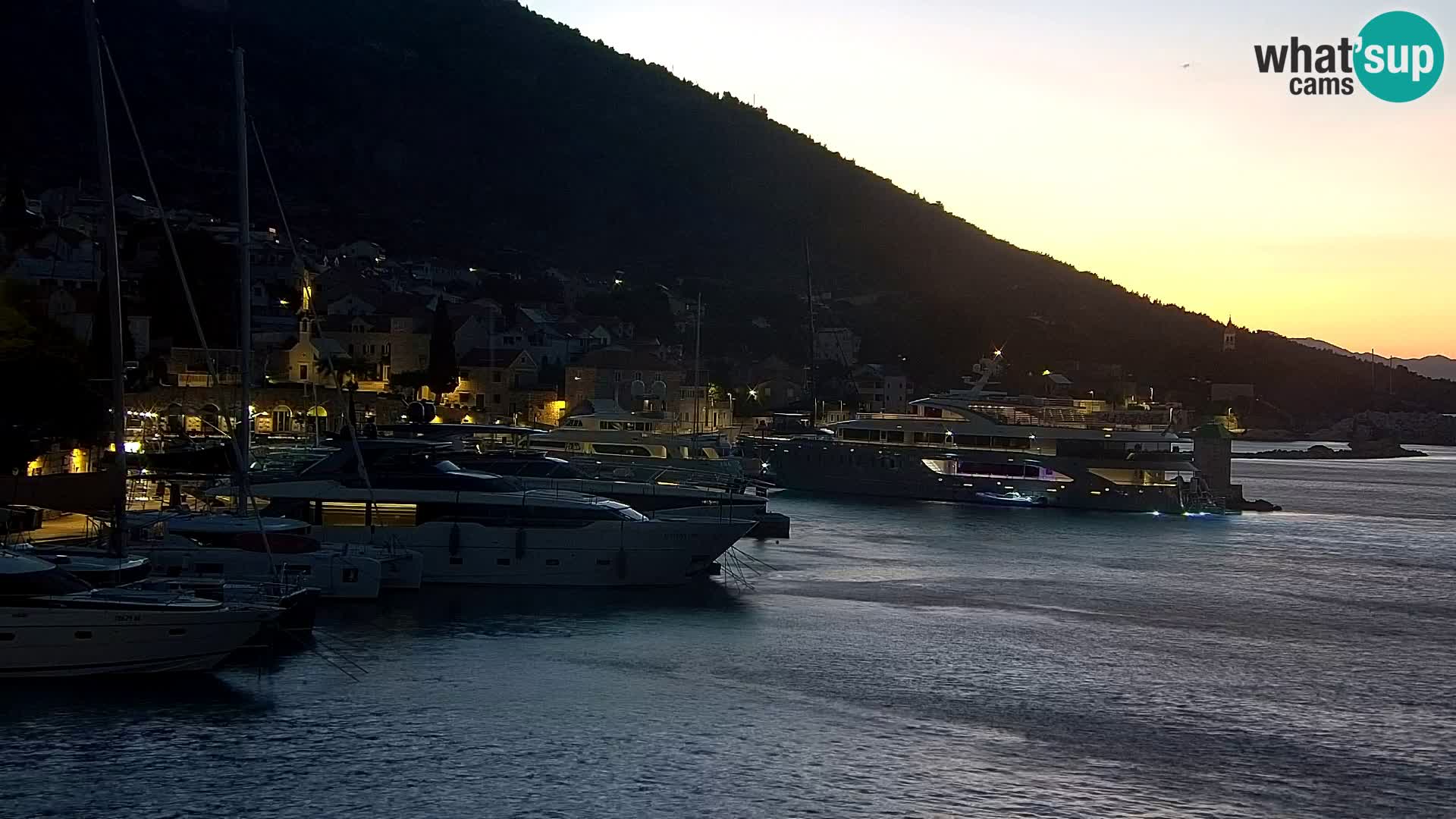 Webcam Bol Hafen & Ortszentrum – Liveblick aus Bol auf der Insel Brač