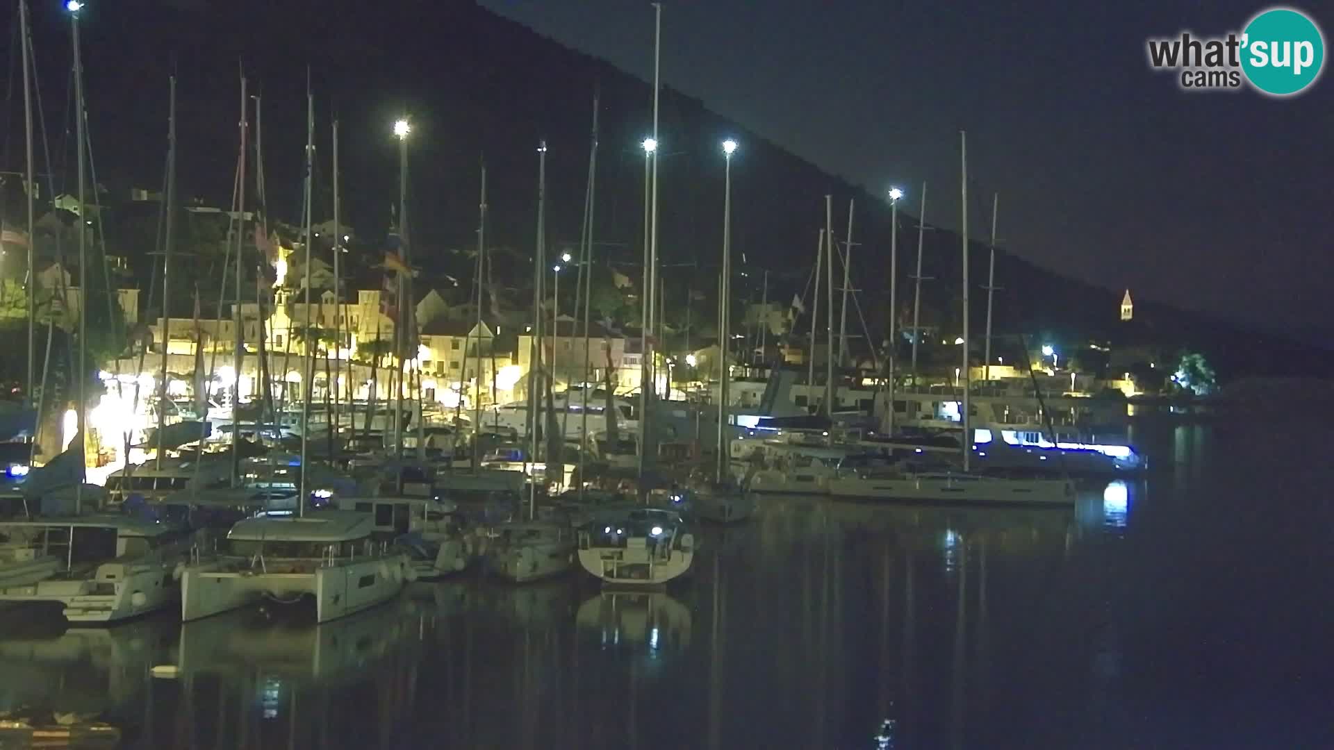 Webcam Bol Centro e Marina – Vista live dal porto di Bol