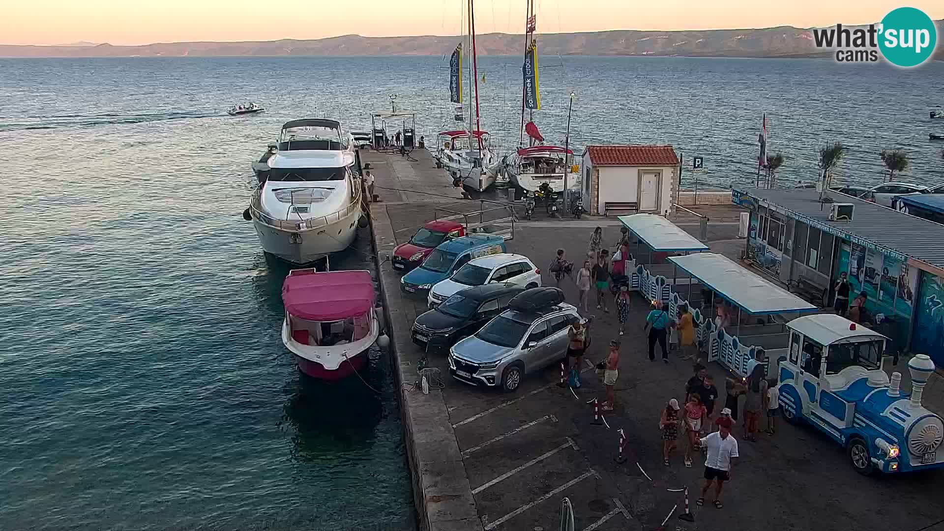 Webcam Bol Centro e Marina – Vista live dal porto di Bol