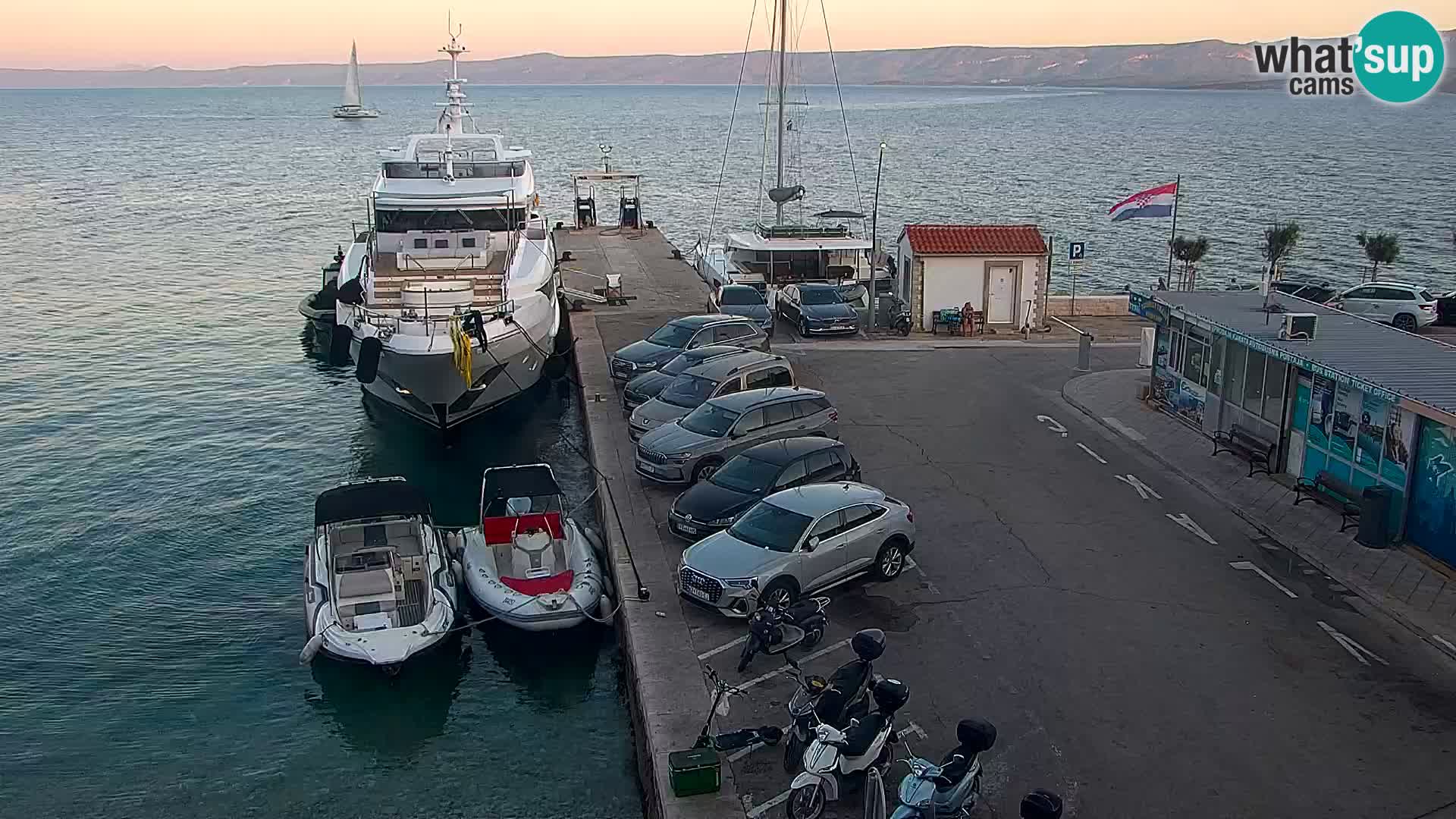 Webcam Bol Hafen & Ortszentrum – Liveblick aus Bol auf der Insel Brač