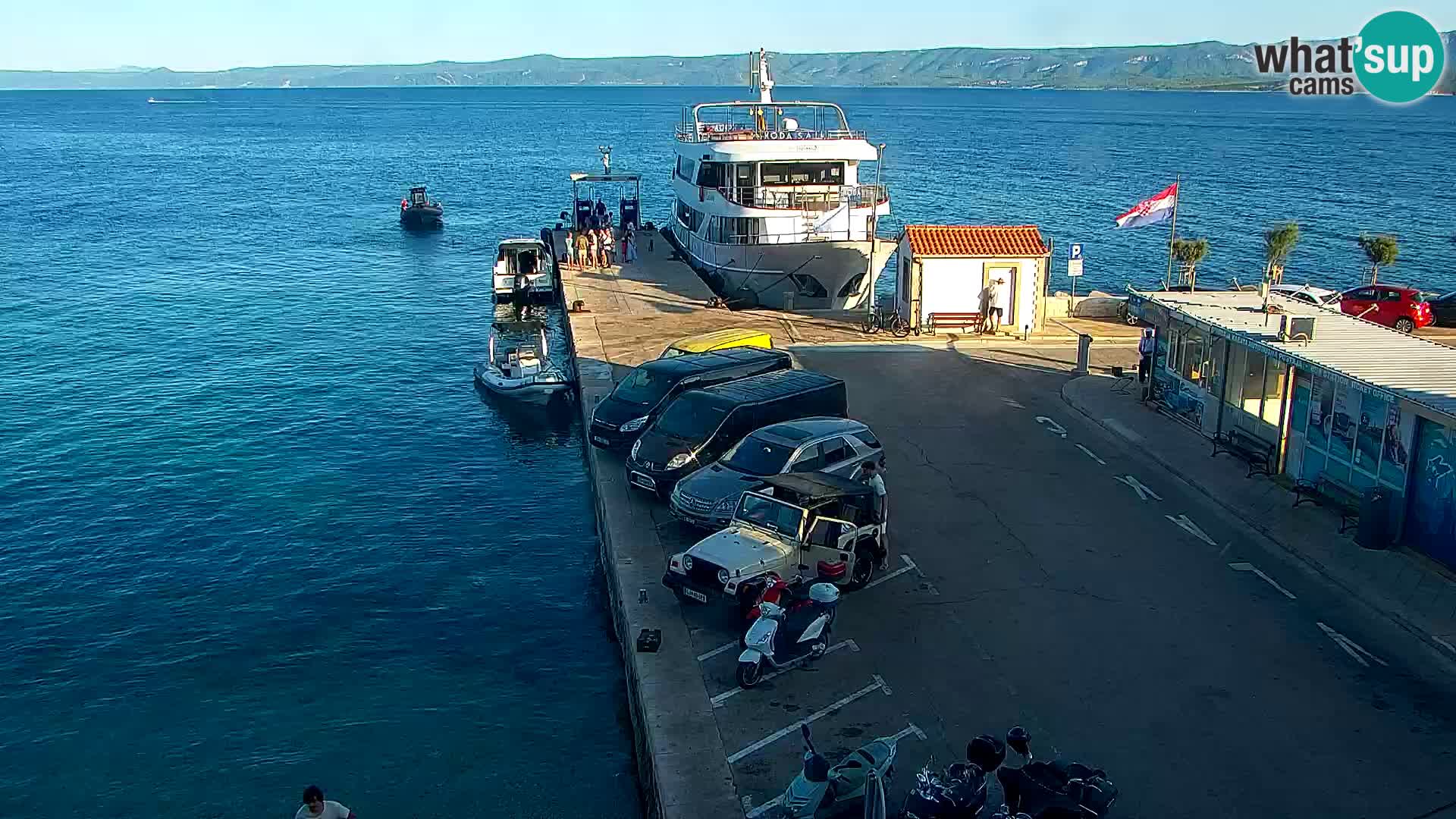 Webcam Bol Centro e Marina – Vista live dal porto di Bol