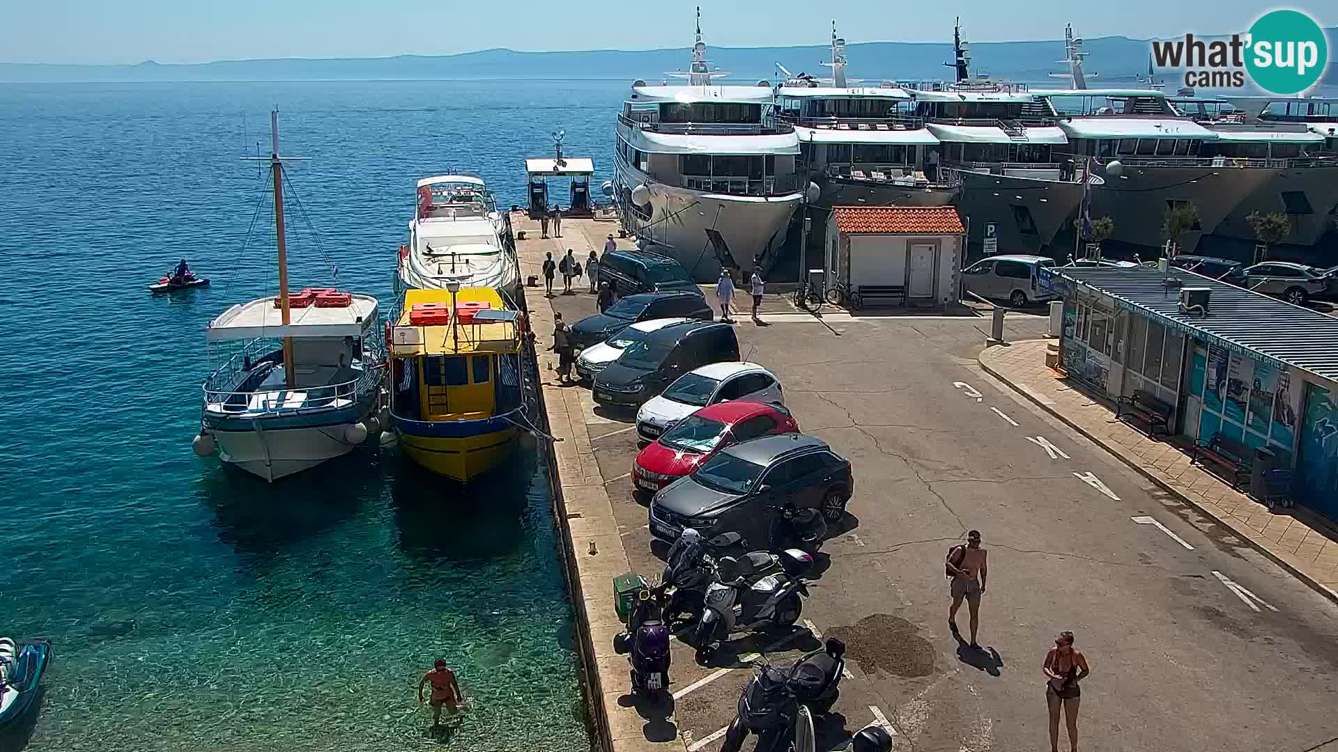 Web kamera Bol – Centar mjesta i marina | Pogled uživo