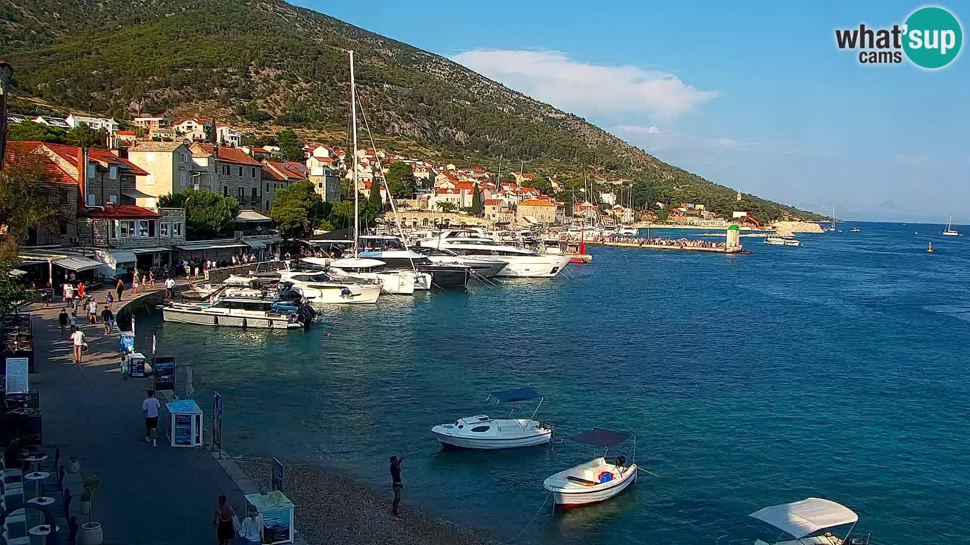 Web kamera Bol – Centar mjesta i marina | Pogled uživo