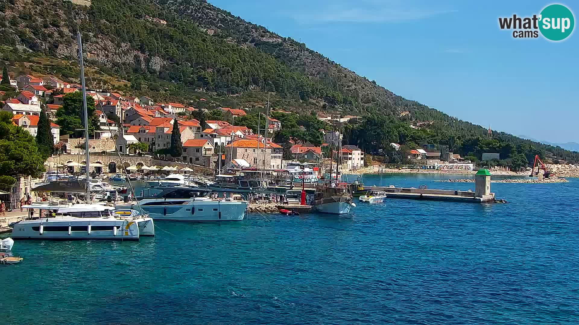 Webcam Bol Centro e Marina – Vista live dal porto di Bol