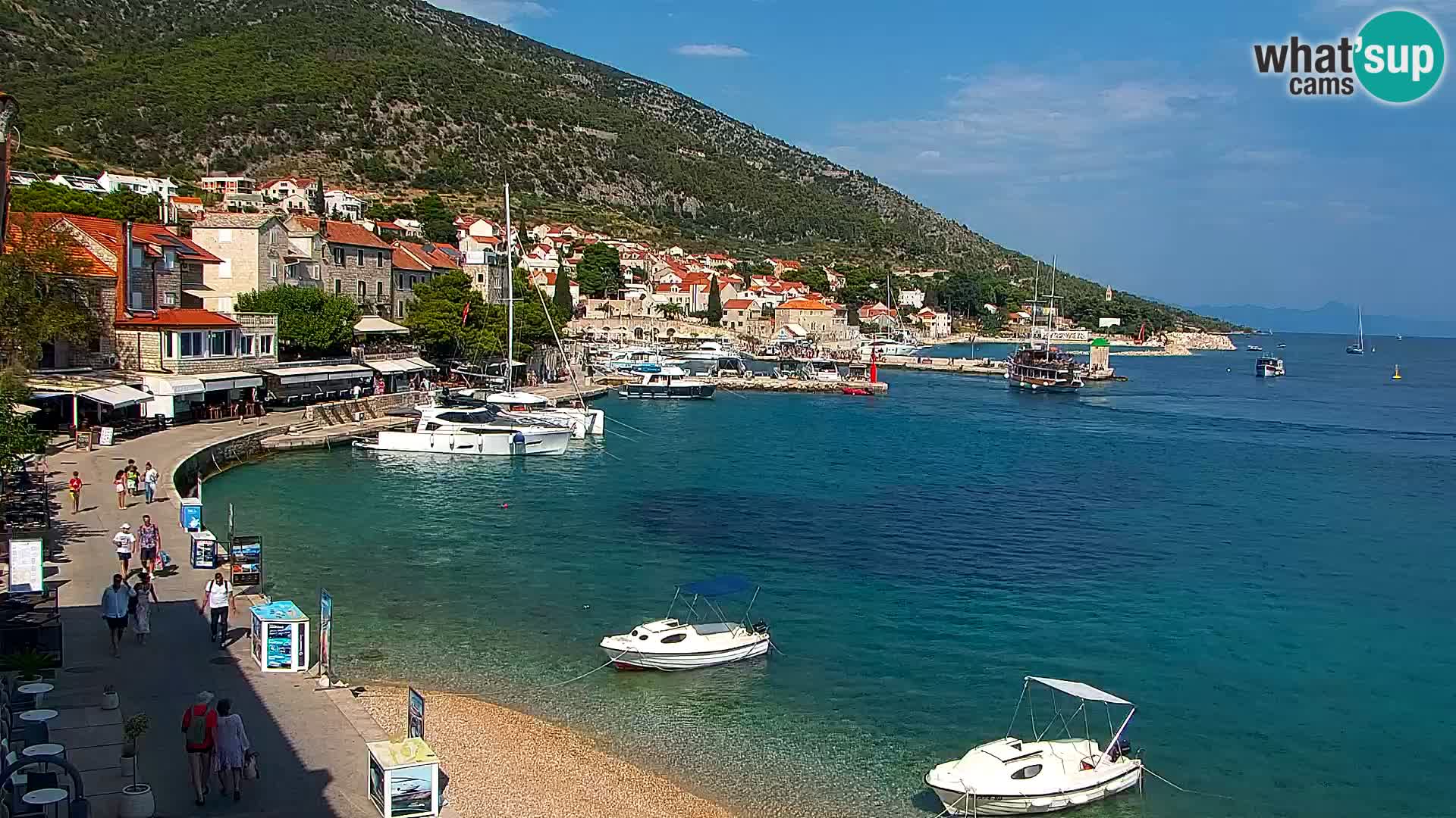 Web kamera Bol – Centar mjesta i marina | Pogled uživo