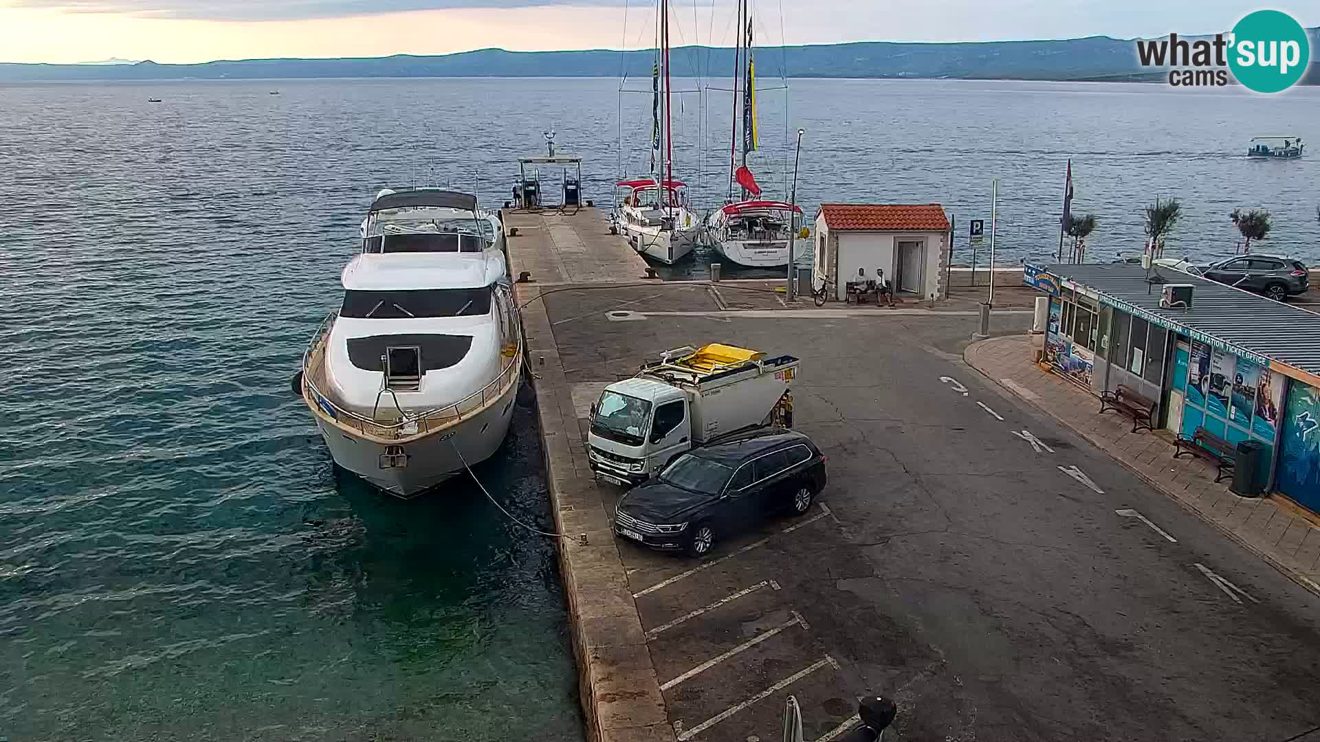 Webcam Bol Hafen & Ortszentrum – Liveblick aus Bol auf der Insel Brač