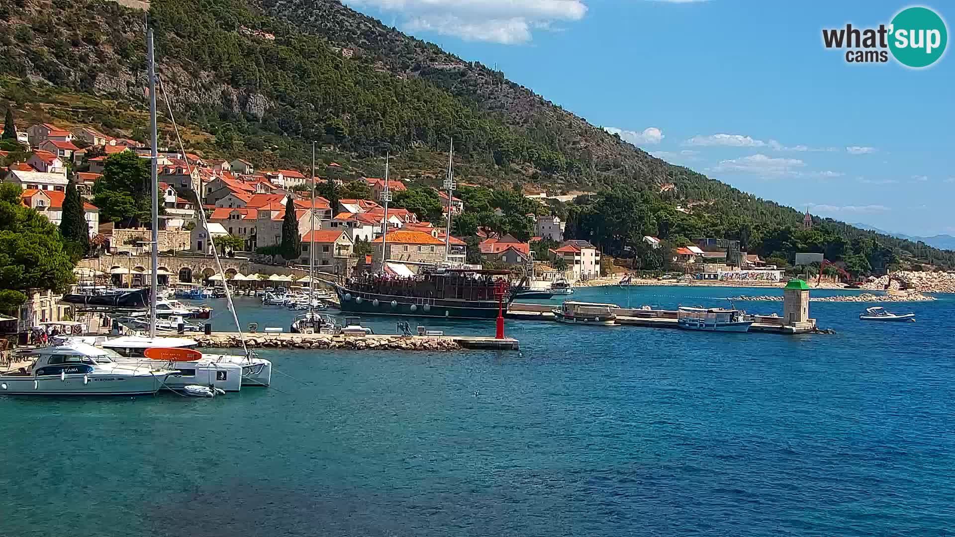 Webcam Bol Centro e Marina – Vista live dal porto di Bol