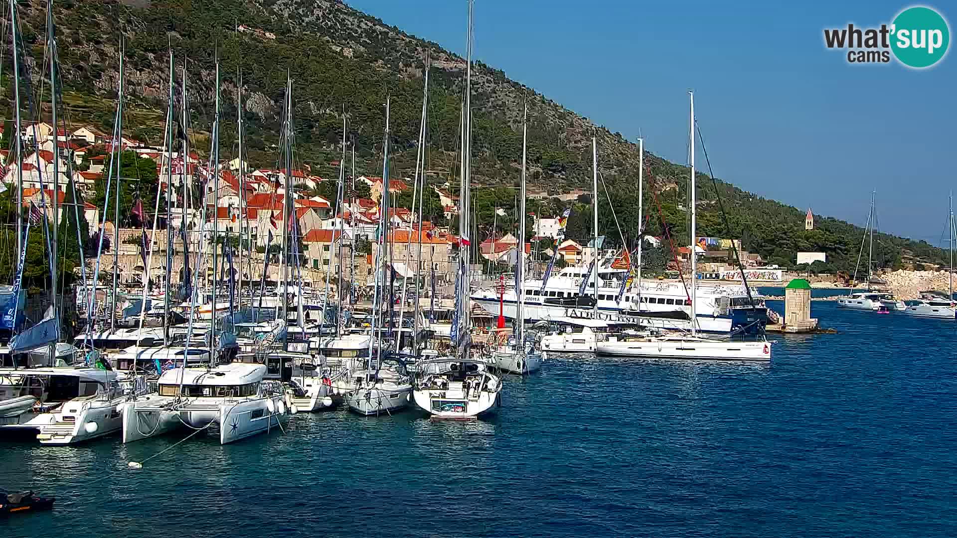 Webcam Bol Centro e Marina – Vista live dal porto di Bol