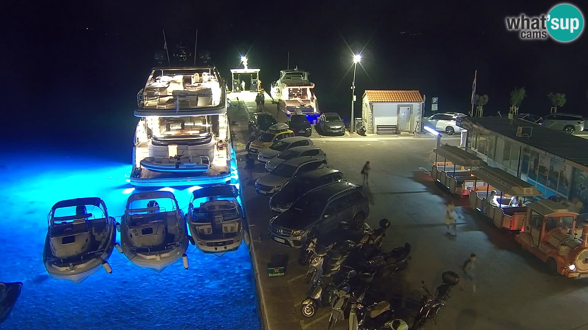 Webcam Bol Centro e Marina – Vista live dal porto di Bol