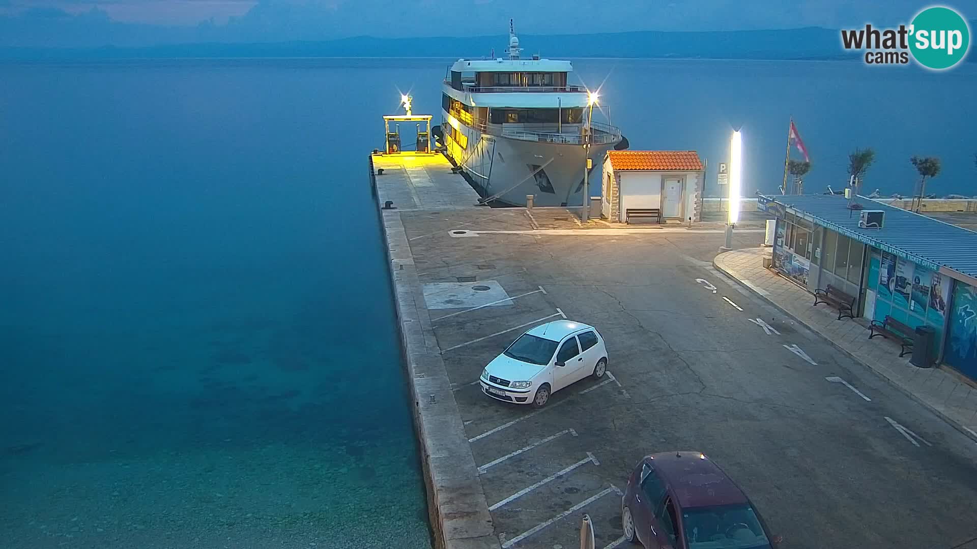 Webcam Bol Centro e Marina – Vista live dal porto di Bol