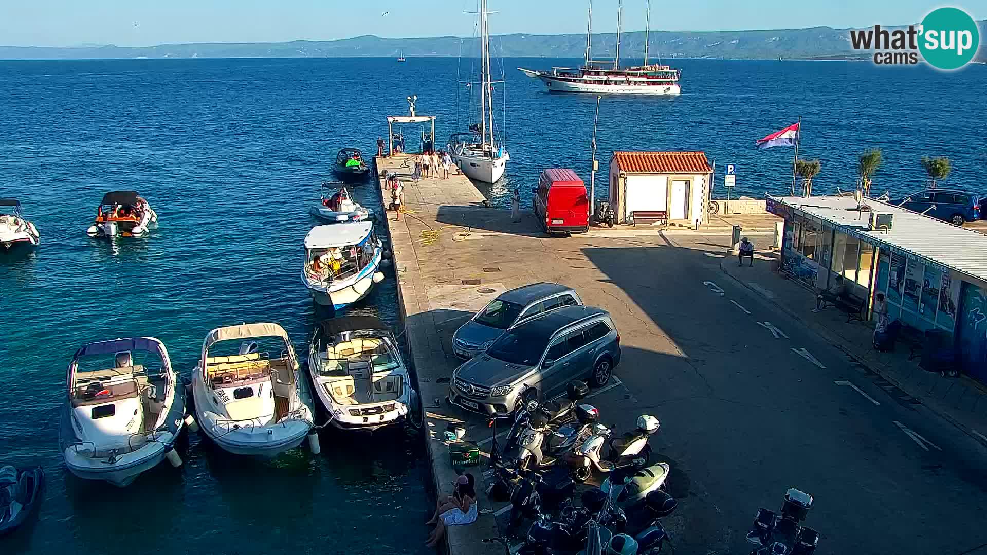 Webcam Bol Hafen & Ortszentrum – Liveblick aus Bol auf der Insel Brač