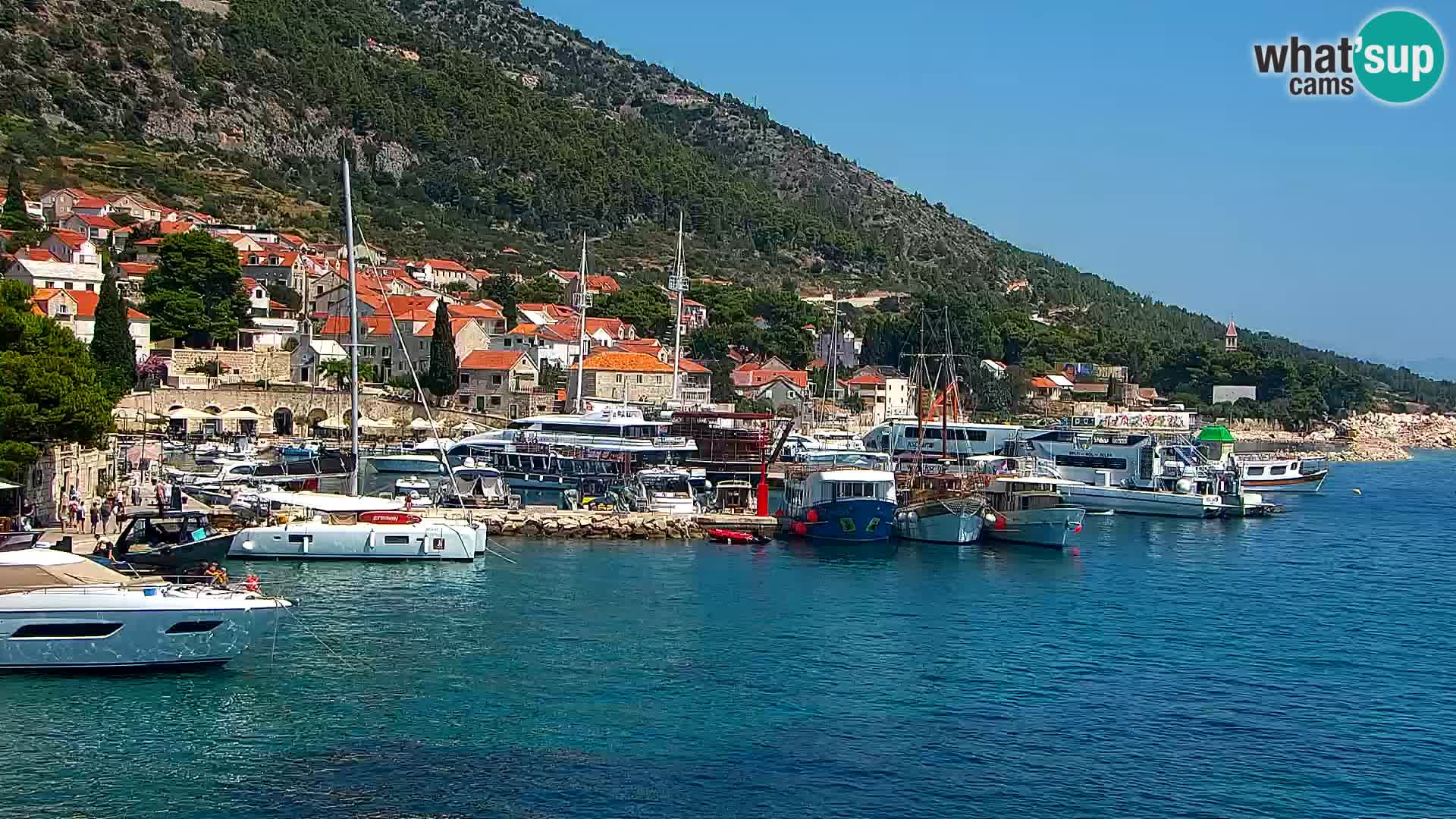Webcam Bol Centro e Marina – Vista live dal porto di Bol