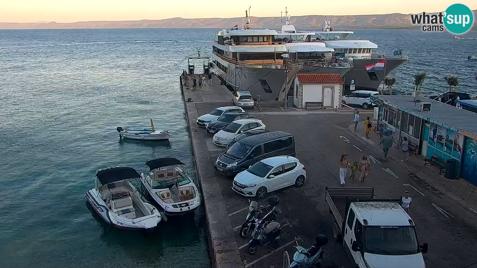 Webcam Bol Centro e Marina – Vista live dal porto di Bol