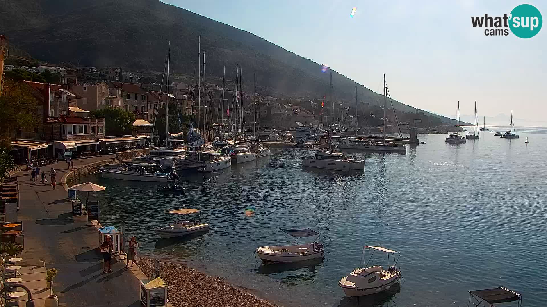 Webcam Bol Centro e Marina – Vista live dal porto di Bol