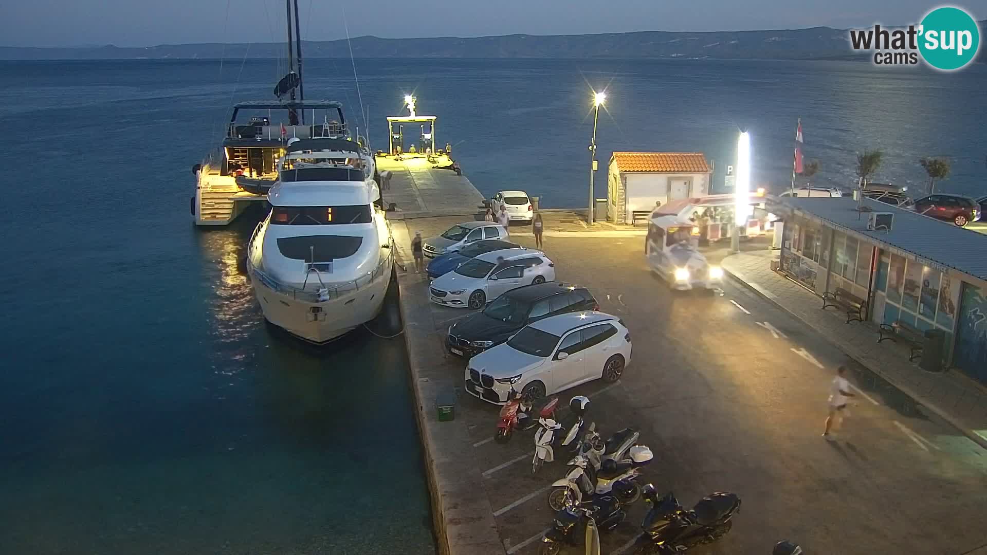 Webcam Bol Centro e Marina – Vista live dal porto di Bol