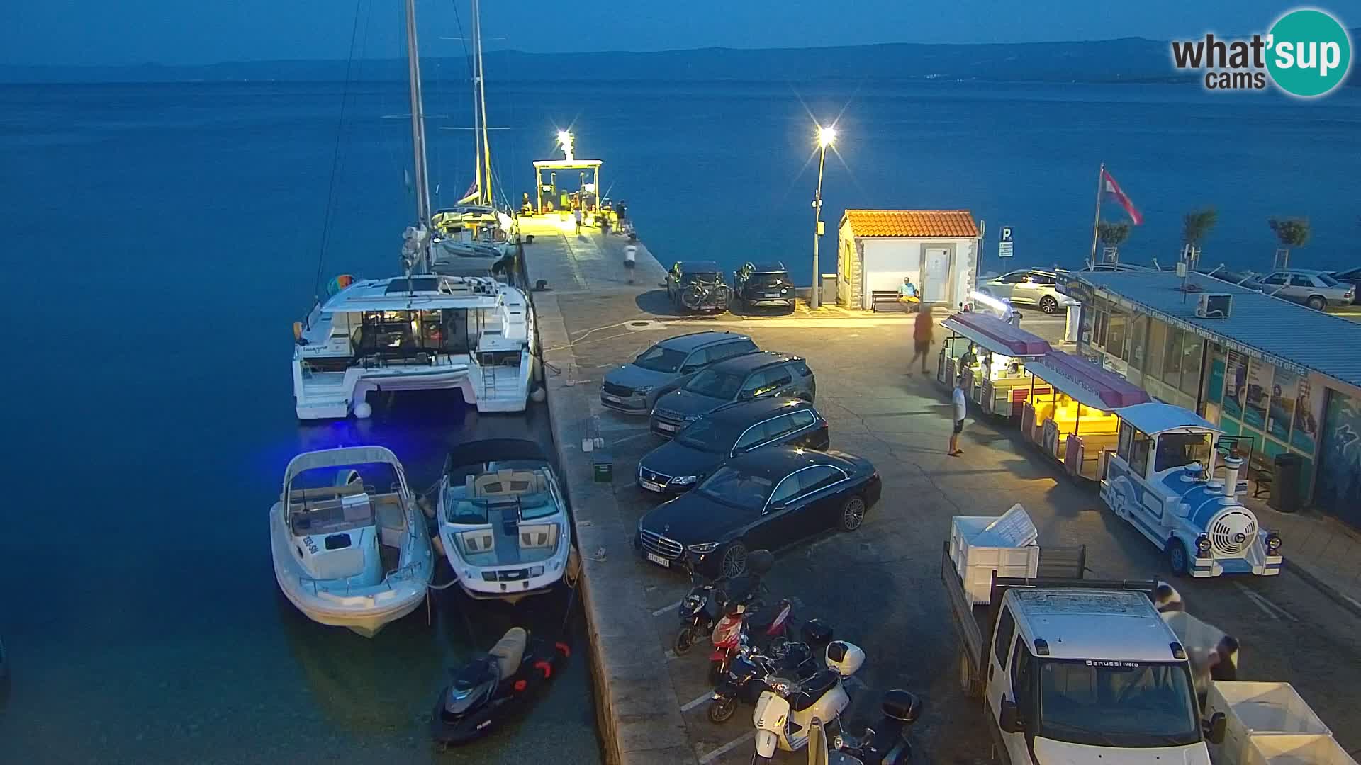 Webcam Bol Centro e Marina – Vista live dal porto di Bol