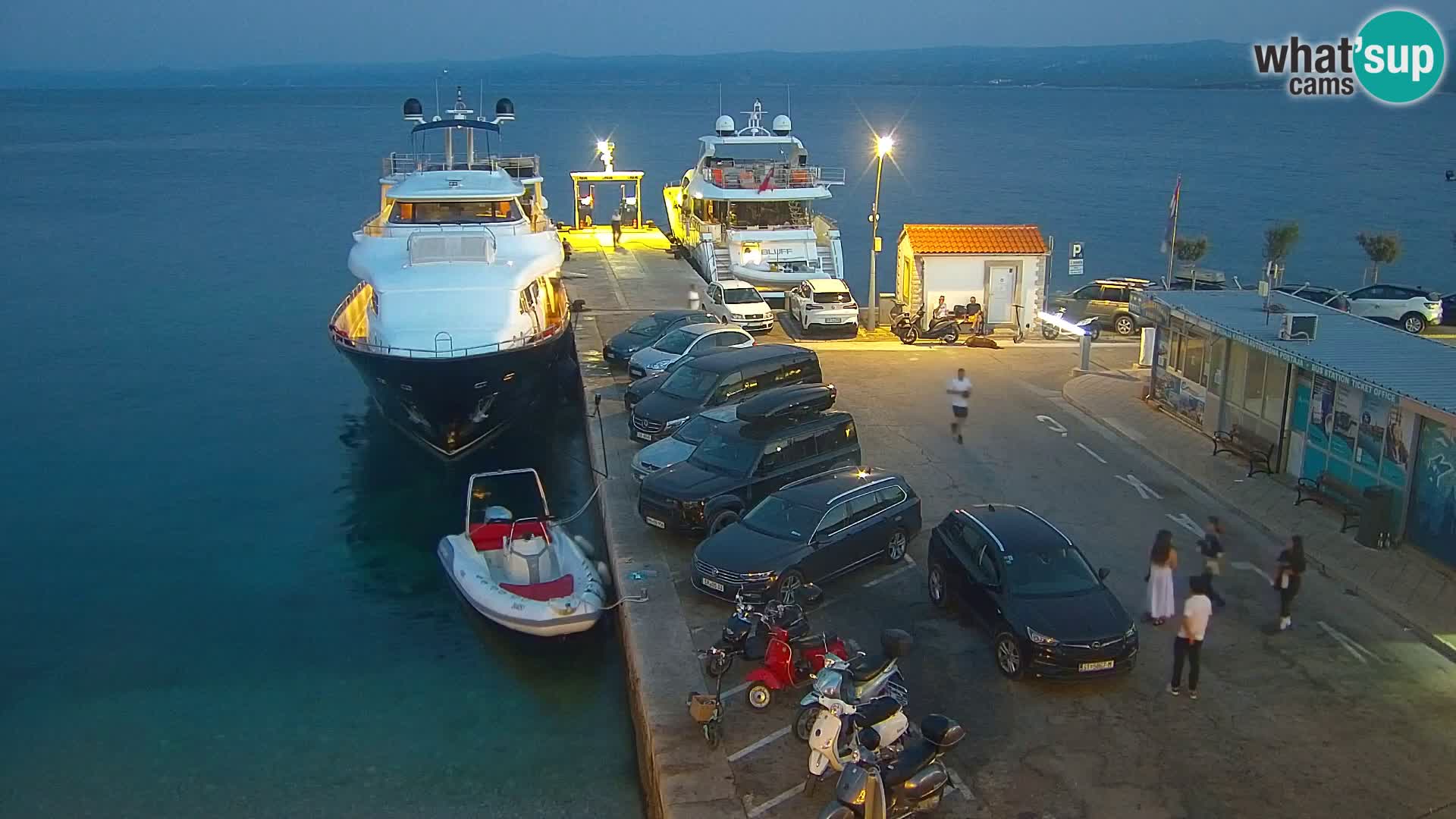 Webcam Bol Centro e Marina – Vista live dal porto di Bol