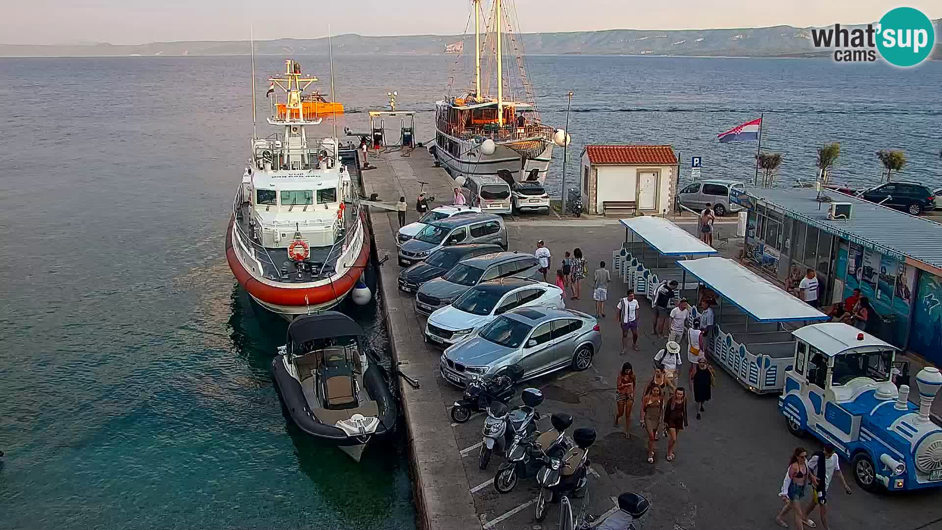 Webcam Bol Town Center & Marina – Live View from Bol, Brač