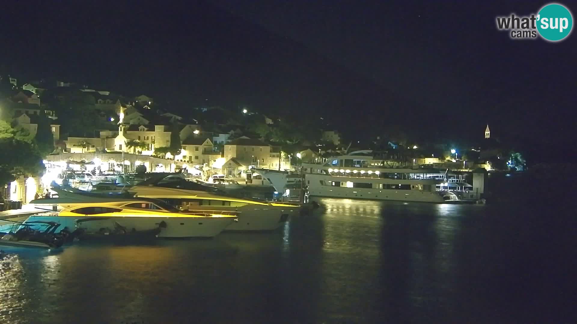Webcam Bol Centro e Marina – Vista live dal porto di Bol