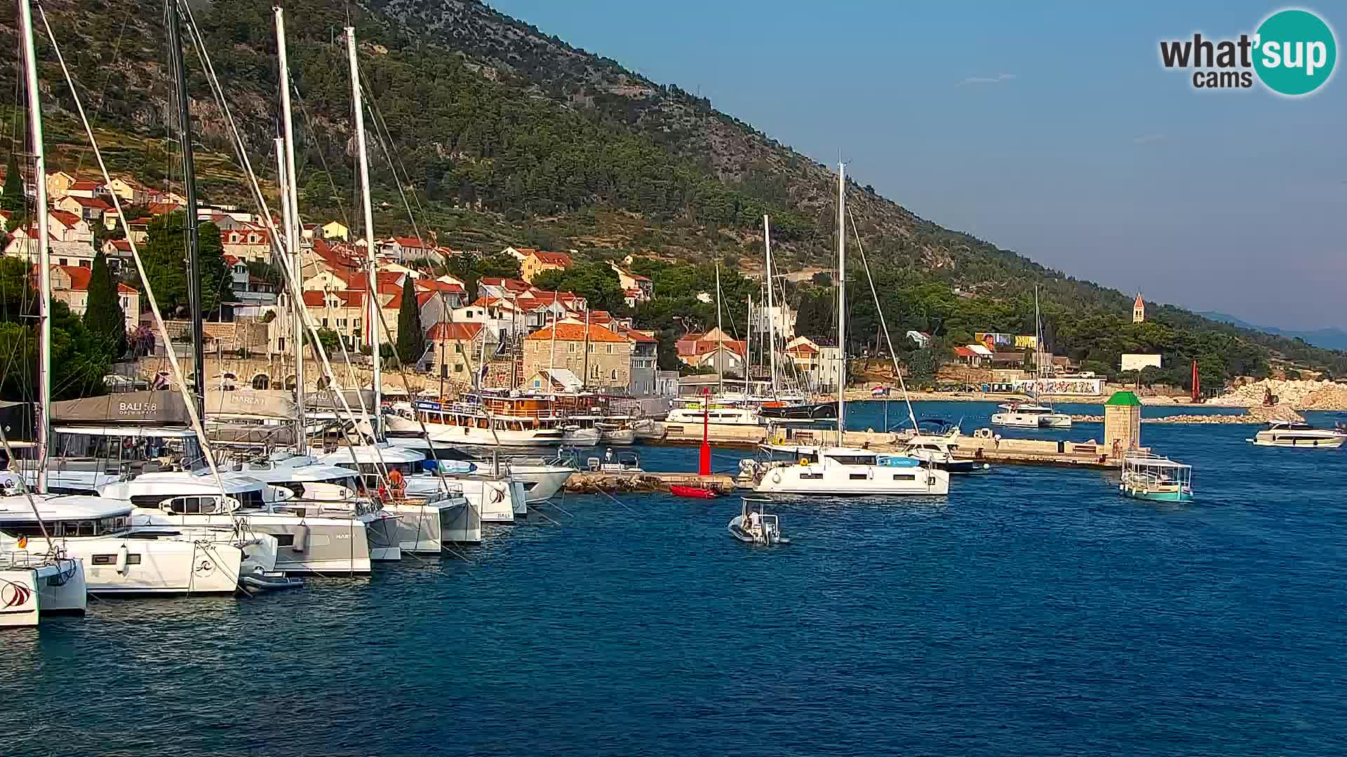 Webcam Bol Hafen & Ortszentrum – Liveblick aus Bol auf der Insel Brač