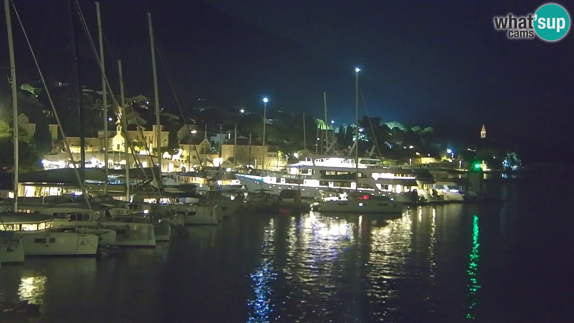 Webcam Bol Centro e Marina – Vista live dal porto di Bol