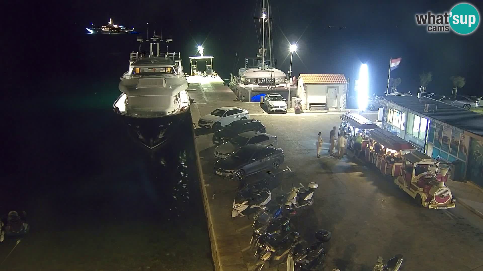 Webcam Bol Centro e Marina – Vista live dal porto di Bol