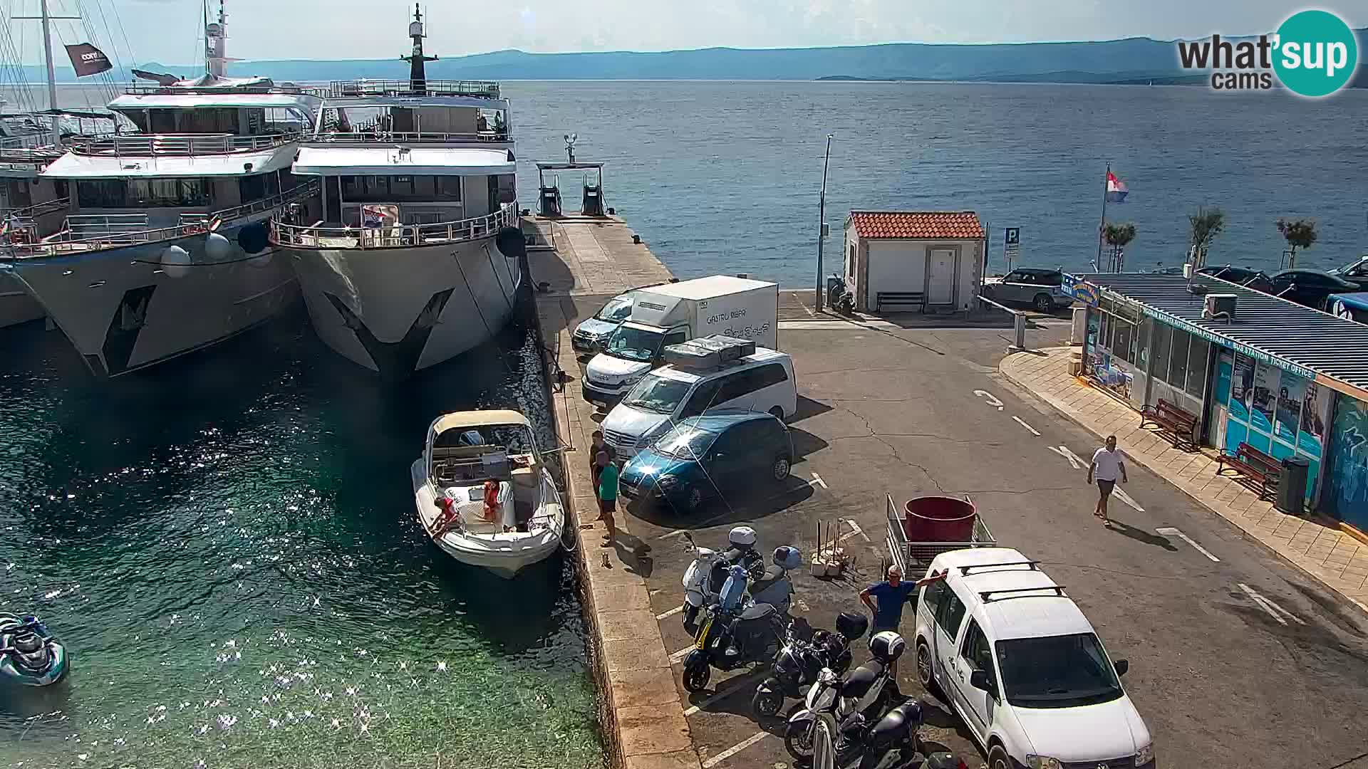 Webcam Bol Centro e Marina – Vista live dal porto di Bol