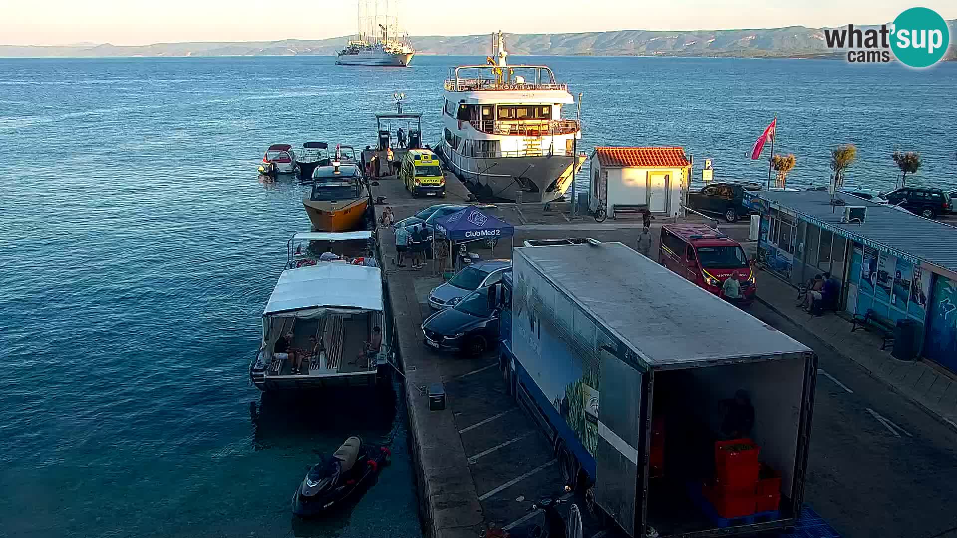 Webcam Bol Hafen & Ortszentrum – Liveblick aus Bol auf der Insel Brač