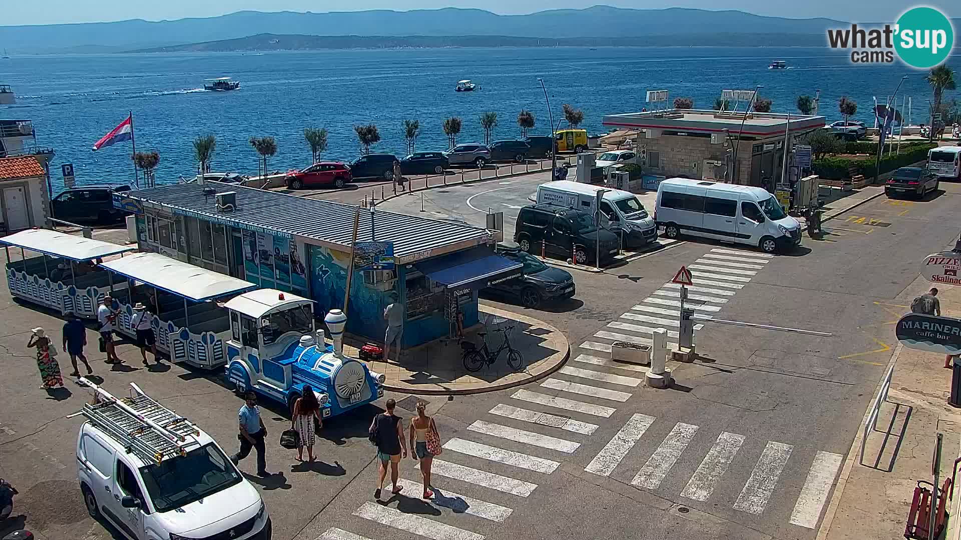 Web kamera Bol – Centar mjesta i marina | Pogled uživo