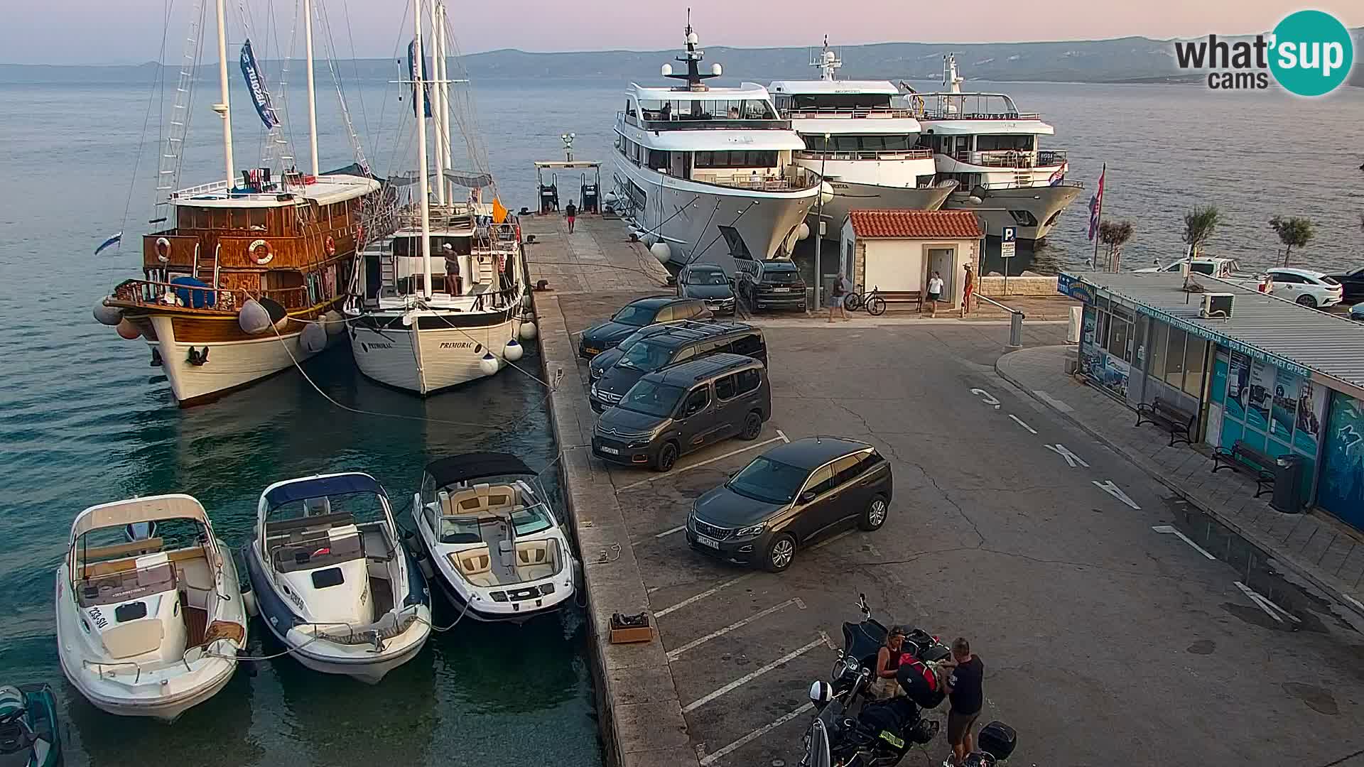 Webcam Bol Centro e Marina – Vista live dal porto di Bol