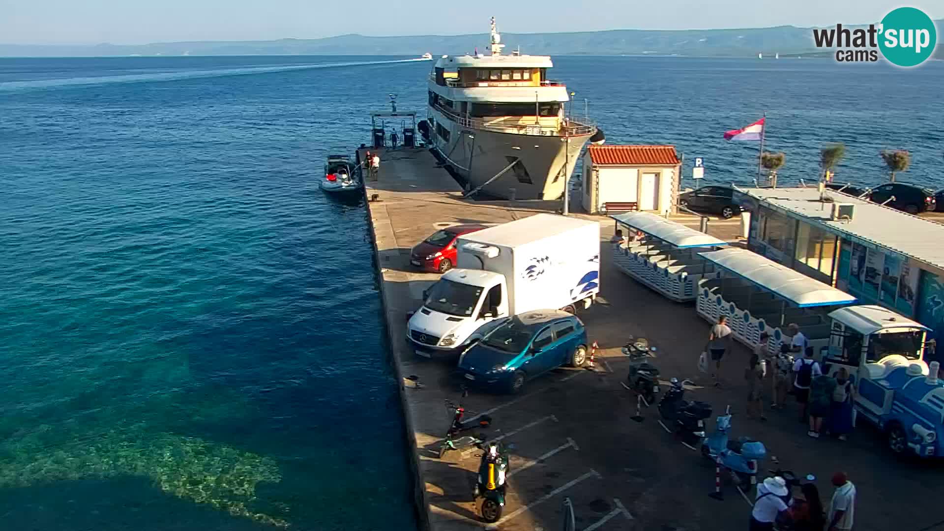 Web kamera Bol – Centar mjesta i marina | Pogled uživo