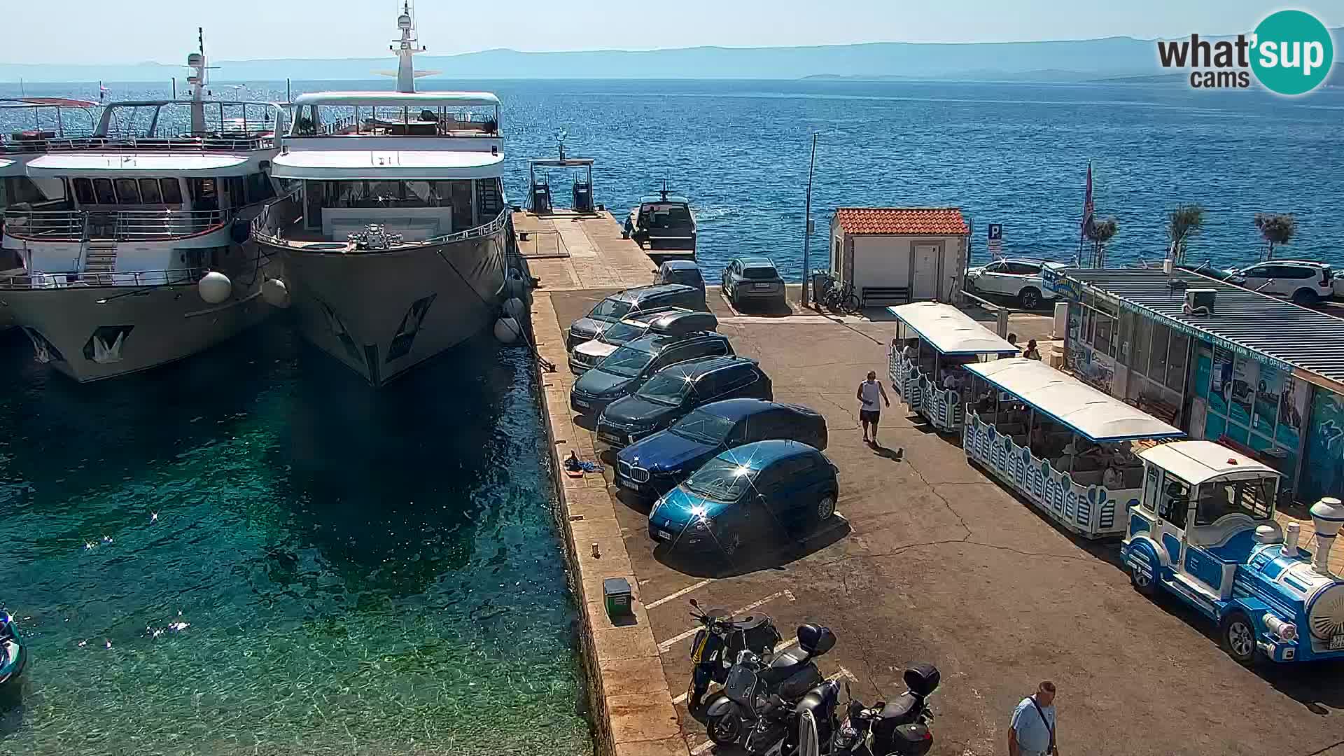 Web kamera Bol – Centar mjesta i marina | Pogled uživo