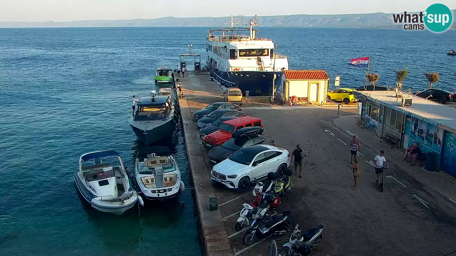 Webcam Bol Centro e Marina – Vista live dal porto di Bol