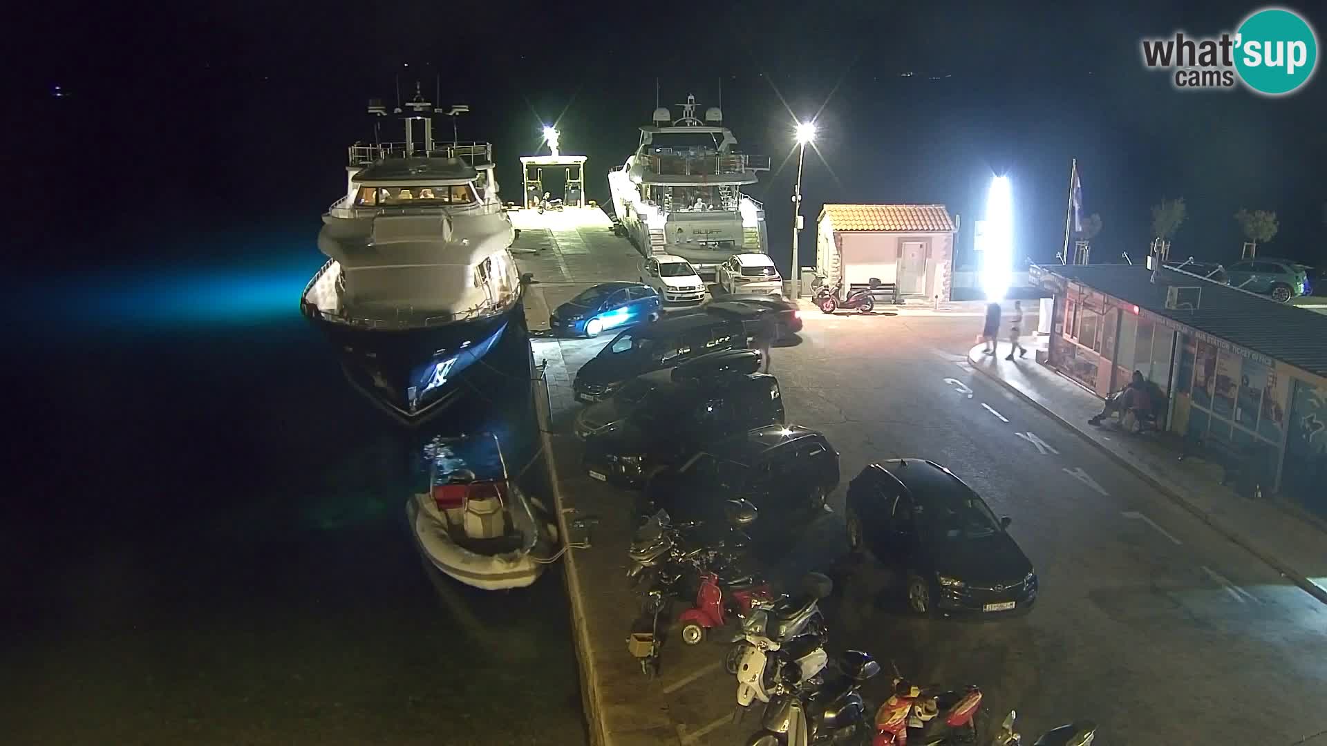 Webcam Bol Centro e Marina – Vista live dal porto di Bol