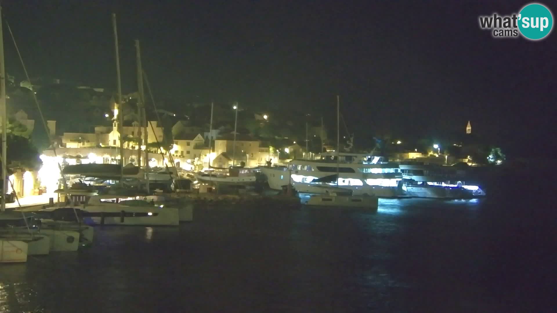 Webcam Bol Centro e Marina – Vista live dal porto di Bol