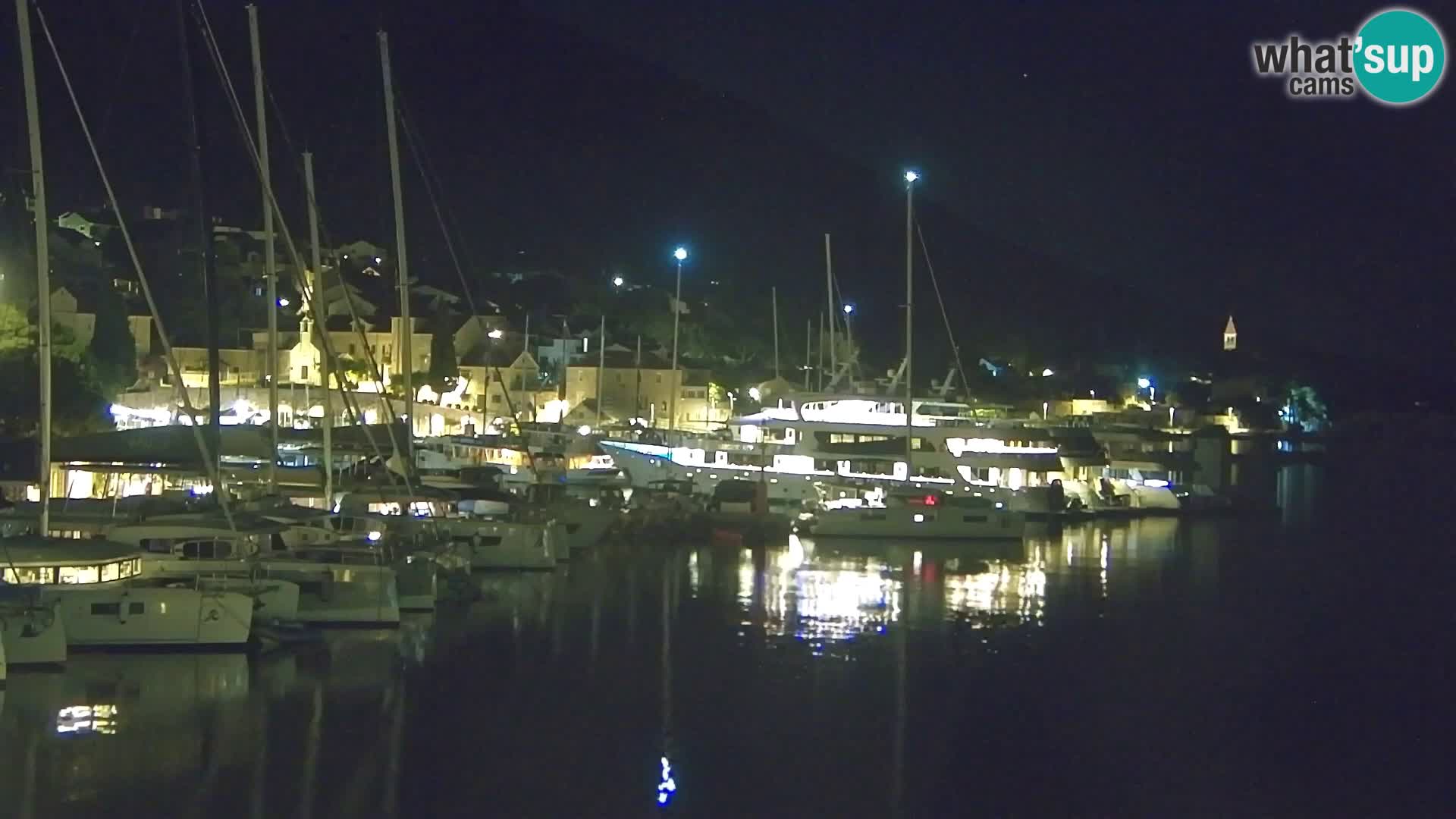 Webcam Bol Centro e Marina – Vista live dal porto di Bol