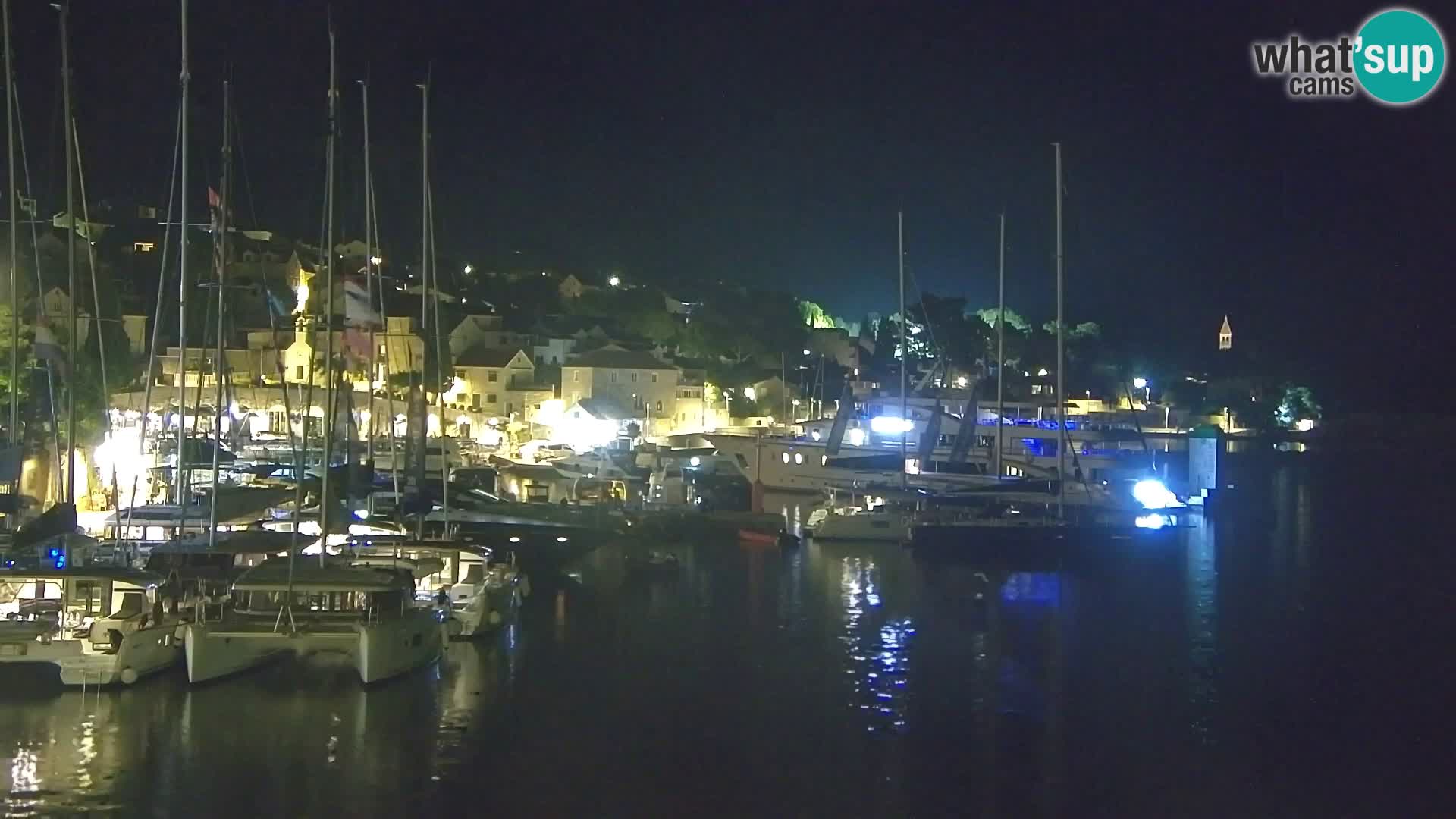 Webcam Bol Centro e Marina – Vista live dal porto di Bol