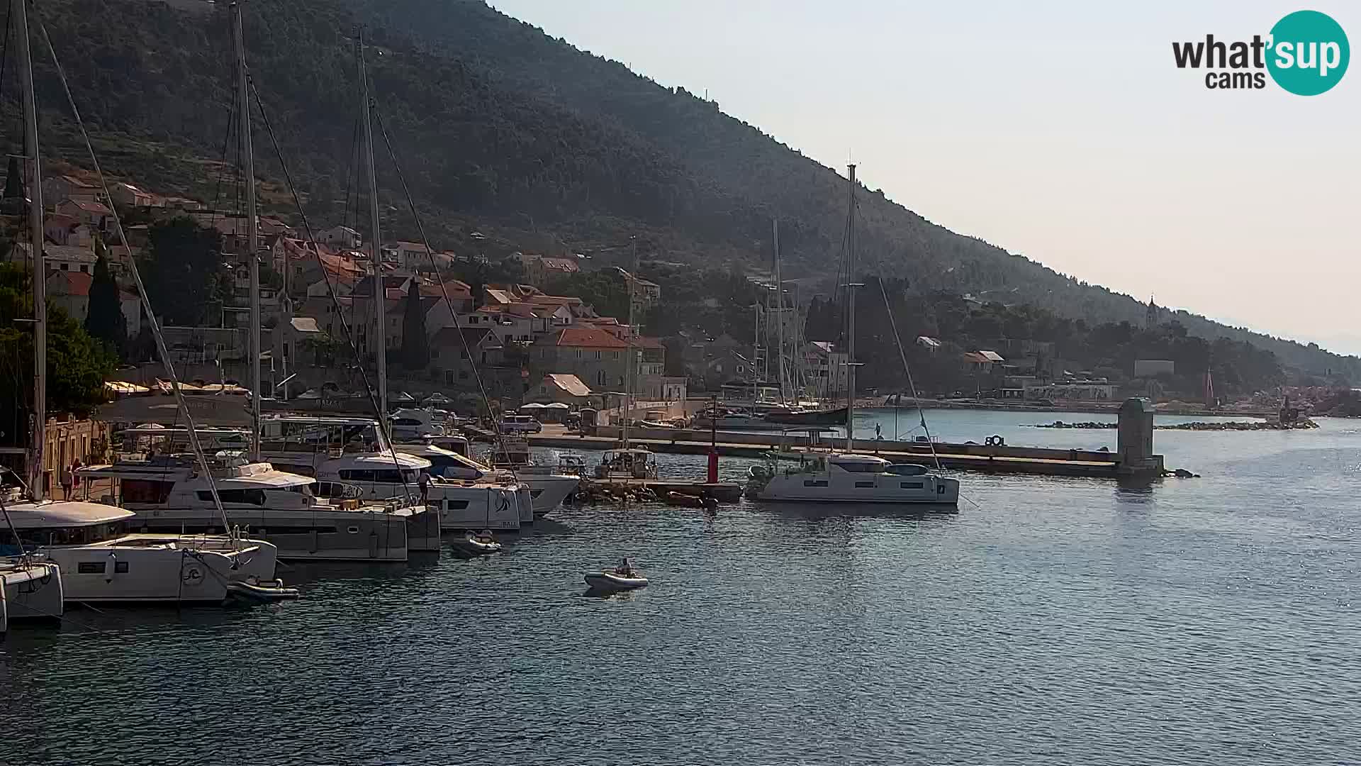 Webcam Bol Hafen & Ortszentrum – Liveblick aus Bol auf der Insel Brač