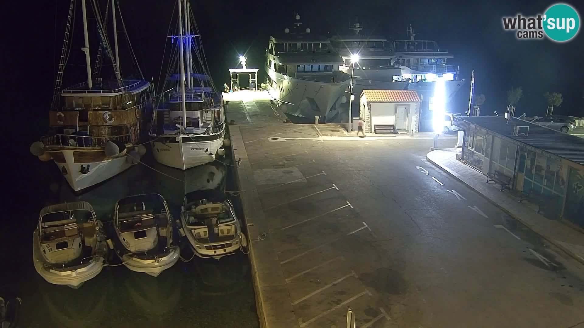 Webcam Bol Centro e Marina – Vista live dal porto di Bol