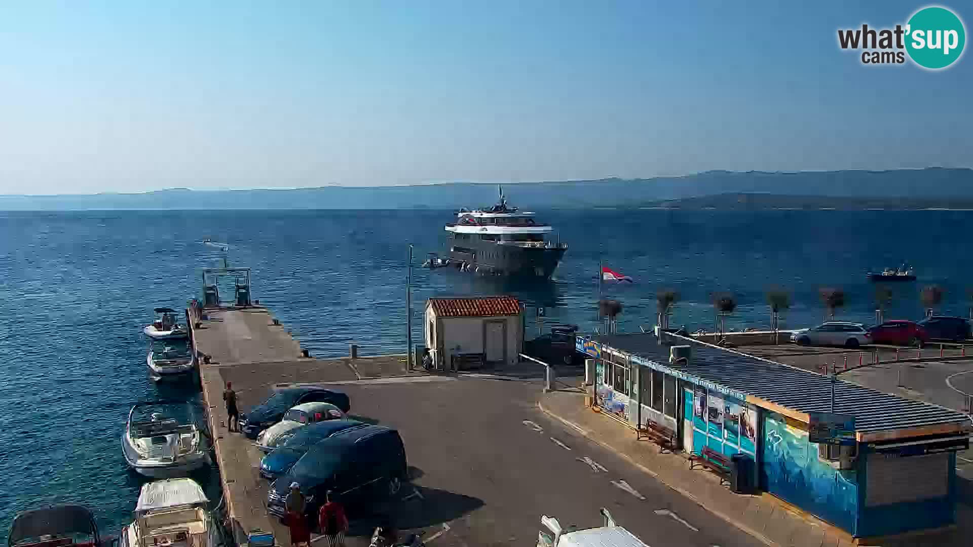 Web kamera Bol – Centar mjesta i marina | Pogled uživo