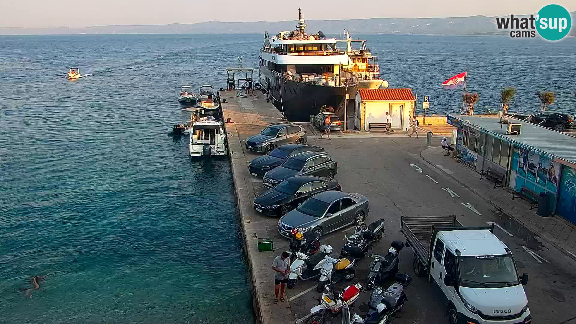 Webcam Bol Hafen & Ortszentrum – Liveblick aus Bol auf der Insel Brač