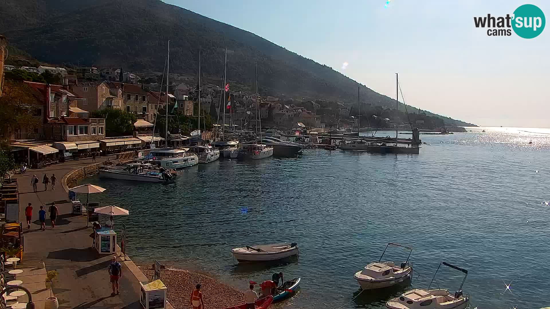 Webcam Bol Centro e Marina – Vista live dal porto di Bol