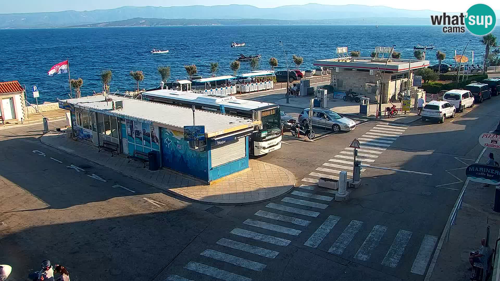 Web kamera Bol – Centar mjesta i marina | Pogled uživo