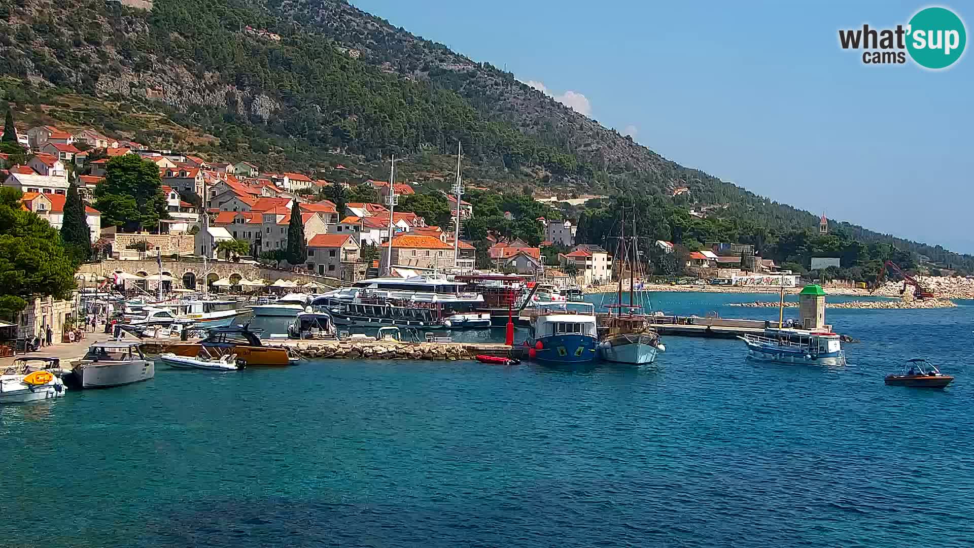 Webcam Bol Centro e Marina – Vista live dal porto di Bol