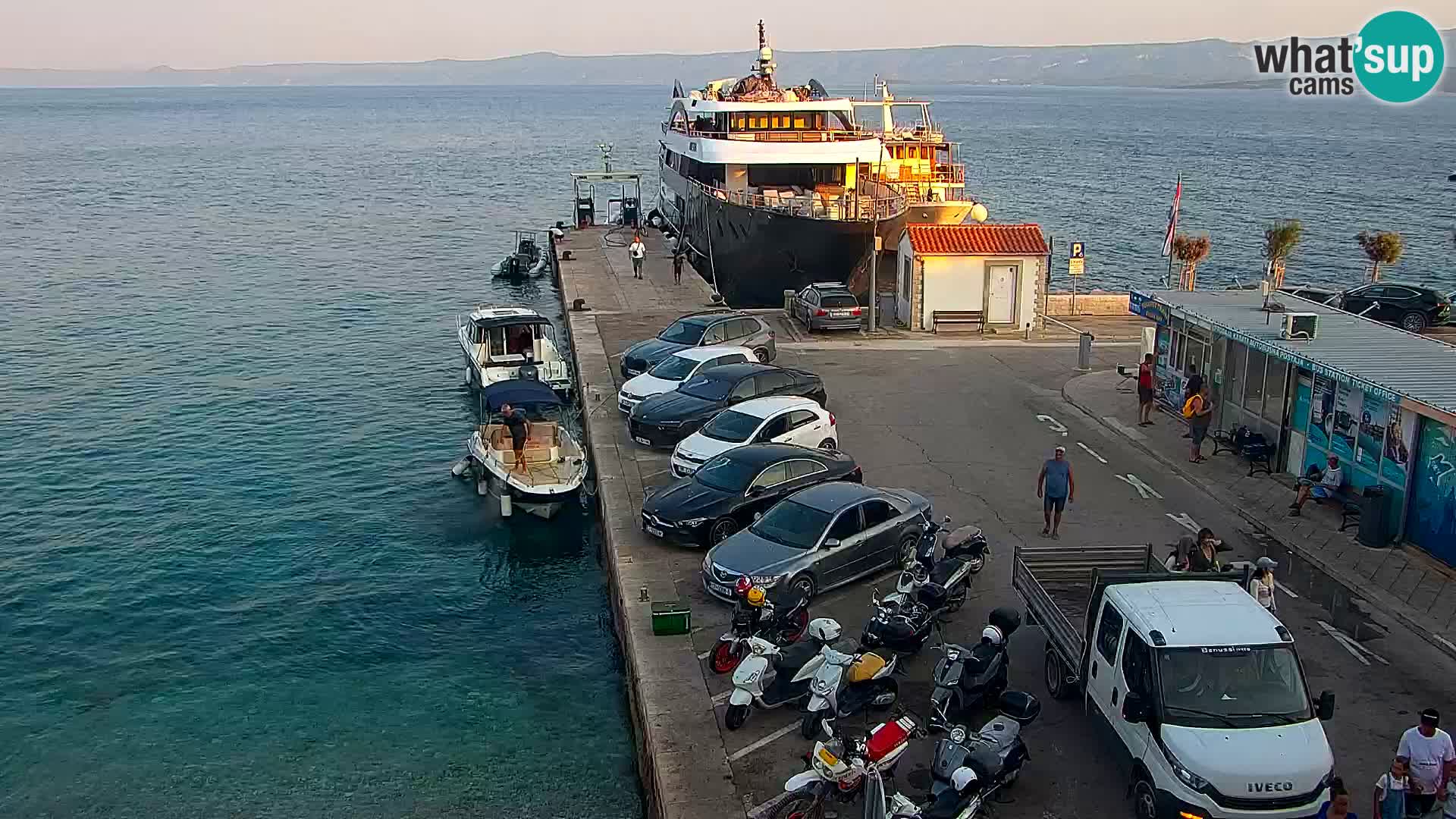 Webcam Bol Centro e Marina – Vista live dal porto di Bol