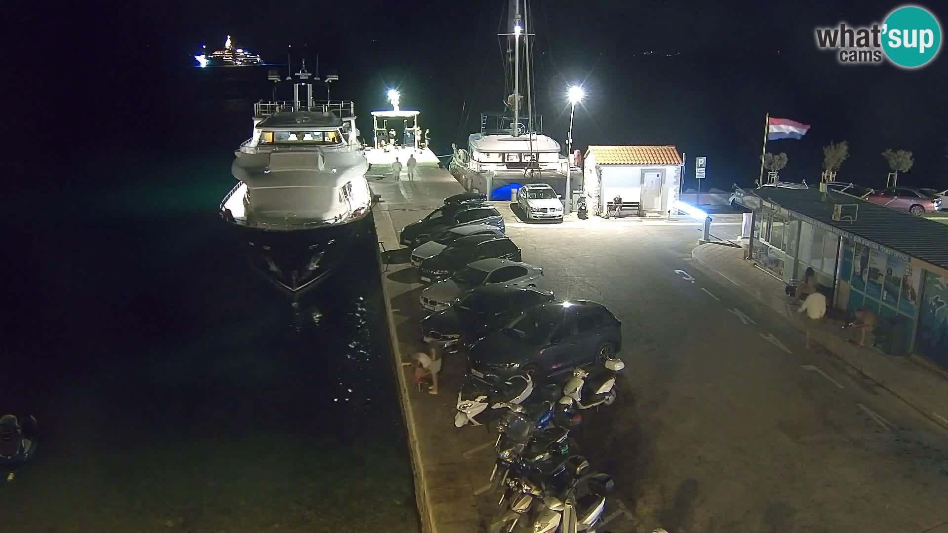 Webcam Bol Centro e Marina – Vista live dal porto di Bol