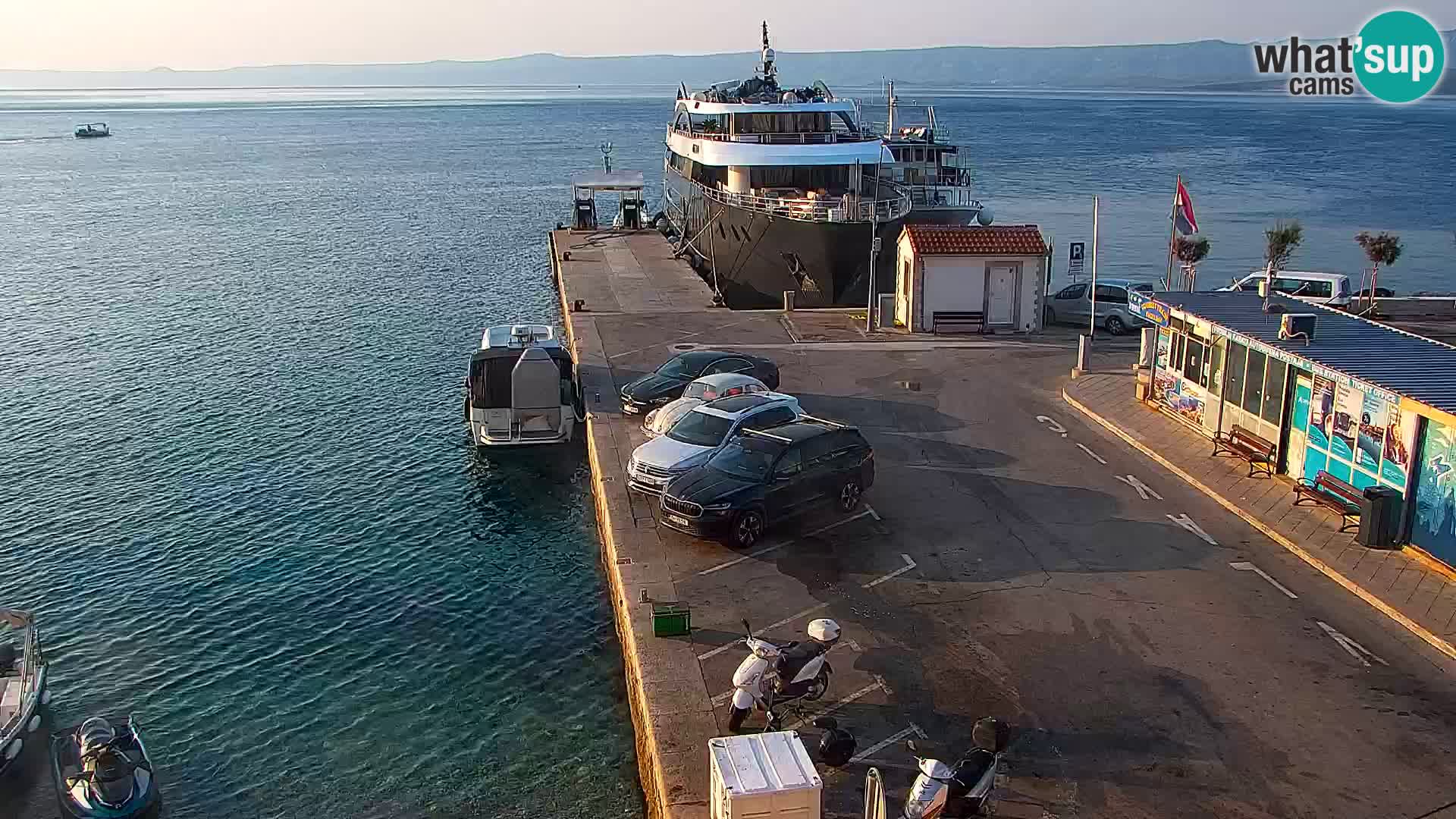 Webcam Bol Centro e Marina – Vista live dal porto di Bol