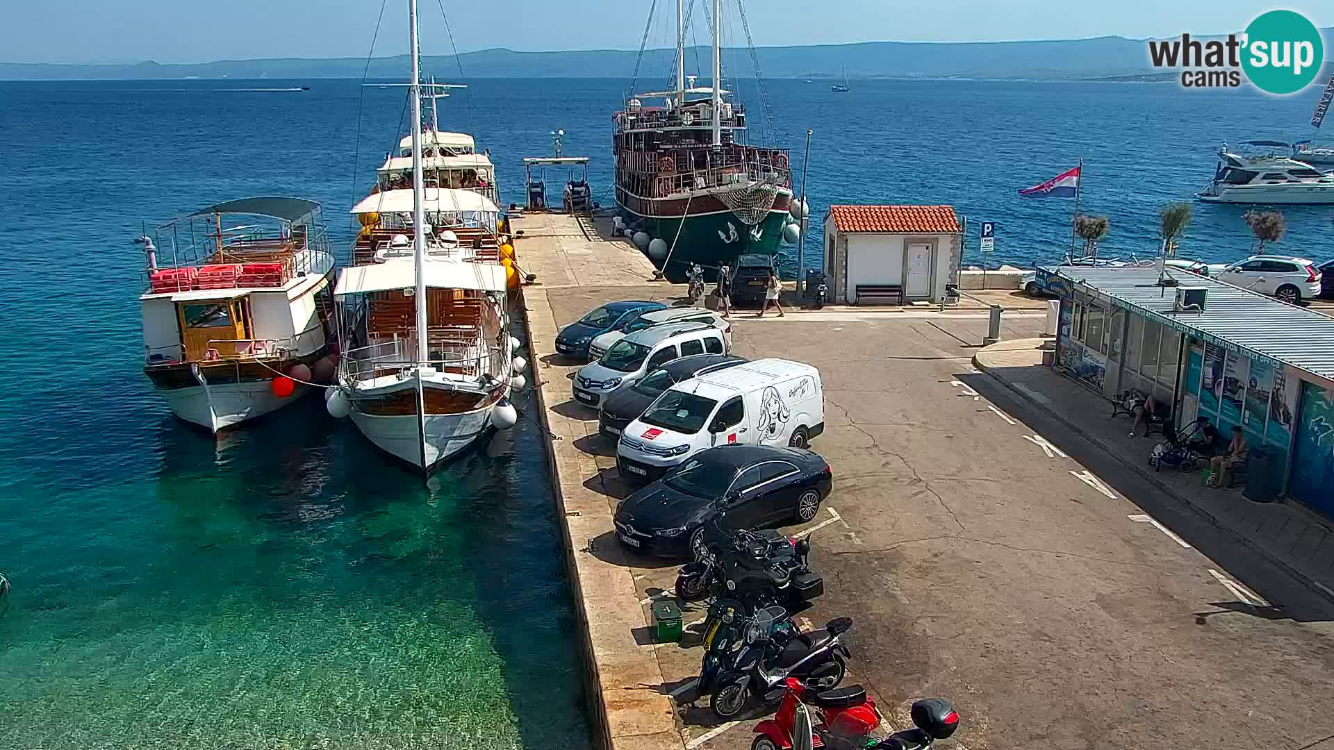 Webcam Bol Hafen & Ortszentrum – Liveblick aus Bol auf der Insel Brač