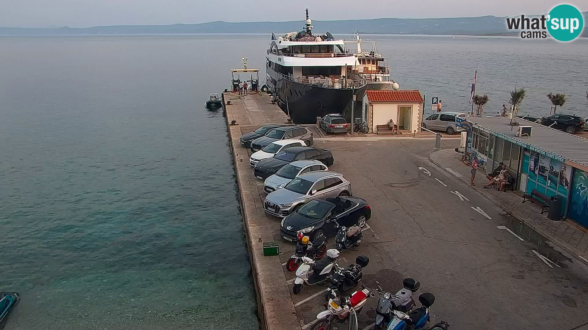 Webcam Bol Centro e Marina – Vista live dal porto di Bol