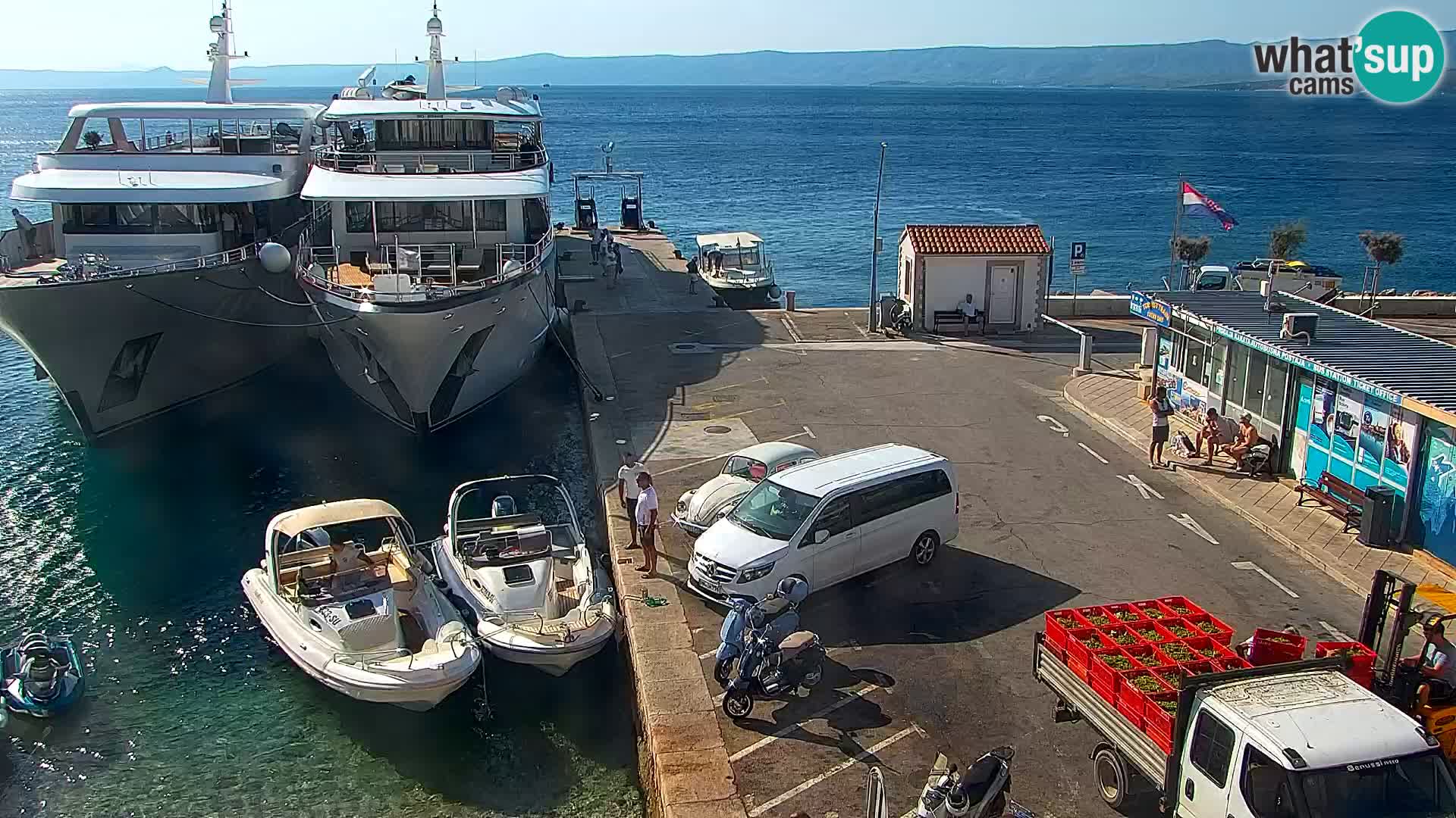 Webcam Bol Centro e Marina – Vista live dal porto di Bol